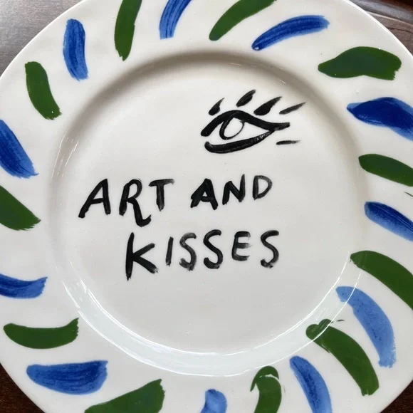 Anthropologie Hotel Magique collection, NWT “Art and Kisses” platter & 2 plates - Picture 5 of 16